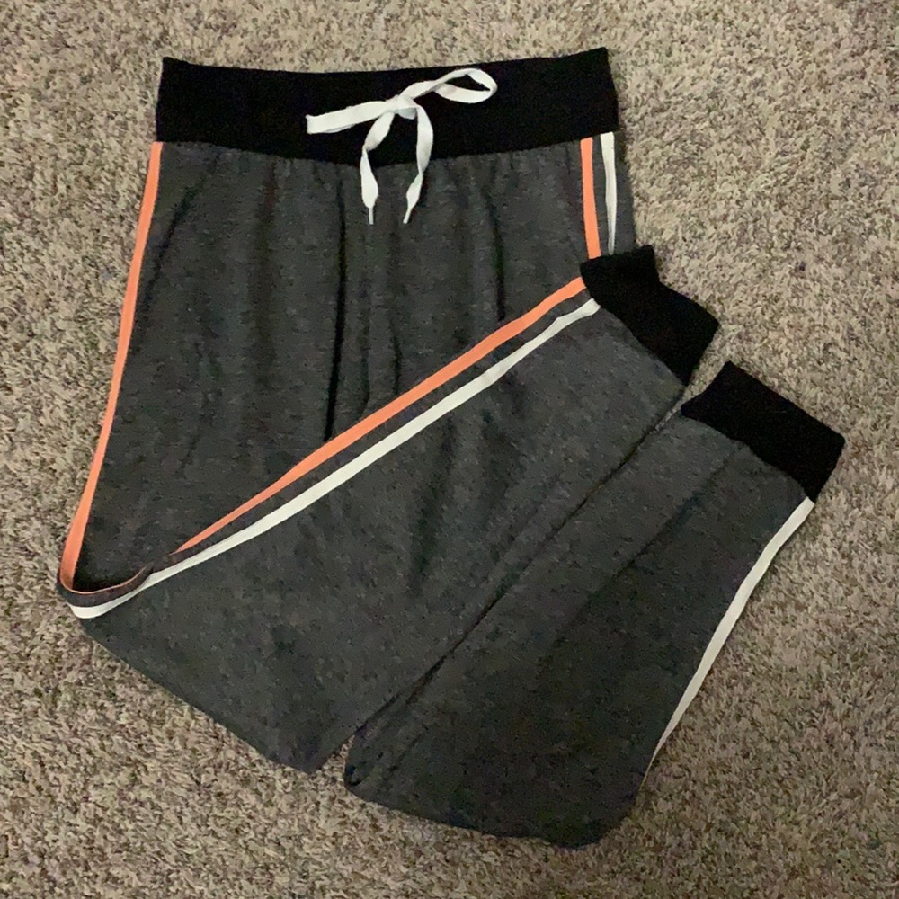 R21 joggers